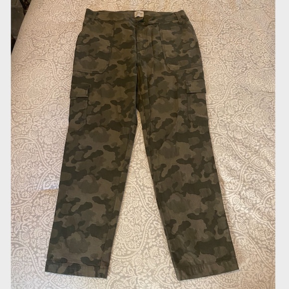 JCREW High Rise Tapered Cargo Pant in Jacquard Camo - Picture 4 of 6